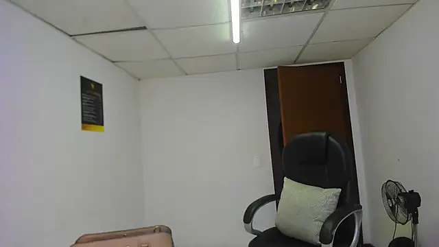 Snapshot of Aisha_hotts777 chatting on 3, 3, 2026 Aisha hotts777 online show from 3, 3, 2026