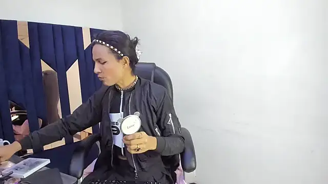 Snapshot of Aisha_hotts777 chatting on 21, 4, 2026 Aisha hotts777 online show from 21, 4, 2026