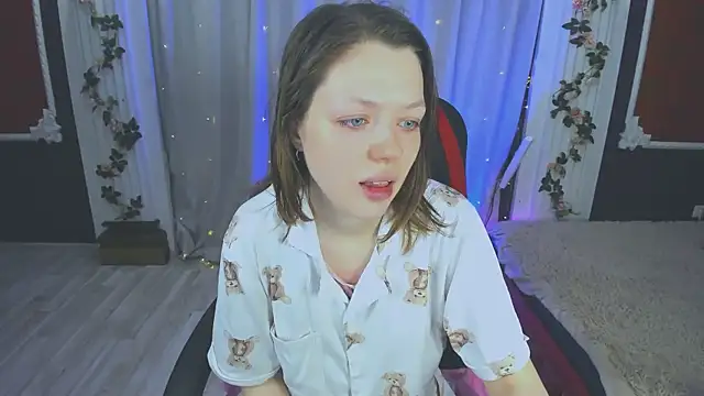 Snapshot of Lunar_Lily chatting on 8, 10, 2025 Lunar Lily online show from 8, 10, 2025