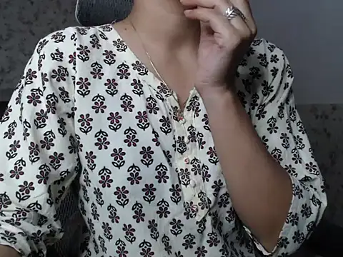 Snapshot of snow_white123 chatting on 2, 10, 2025 snow white123 online show from 2, 10, 2025