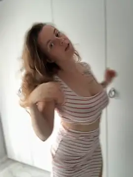 TenderLaGlamor online show from 9, 9, 2025