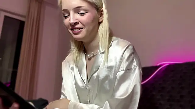 blondekira online show from 21, 10, 2025
