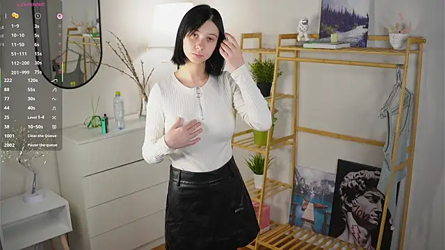 Snapshot of SuzanneHowse chatting on 6, 11, 2025 SuzanneHowse online show from 6, 11, 2025