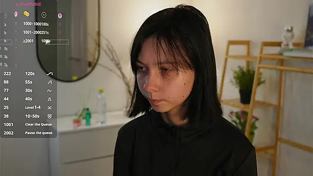 Snapshot of SuzanneHowse chatting on 8, 11, 2025 SuzanneHowse online show from 8, 11, 2025