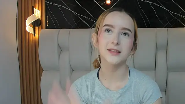 kristal joi dl online show from 4, 12, 2025