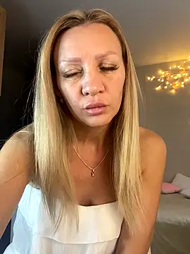 Snapshot of Bellissa_ chatting on 10, 10, 2025 Bellissa online show from 10, 10, 2025