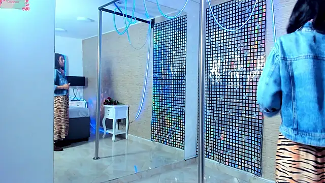 Snapshot of MiaAmore_ chatting on 2, 11, 2025 MiaAmore  online show from 2, 11, 2025