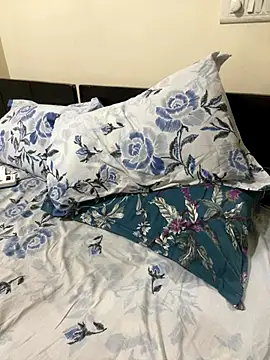 Horney spidy online show from 28, 11, 2025