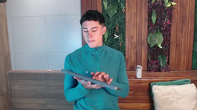 AustinJones  online show from 10, 9, 2025