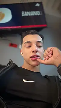 Snapshot of Troye_Williams chatting on 30, 3, 2026 Troye Williams online show from 30, 3, 2026