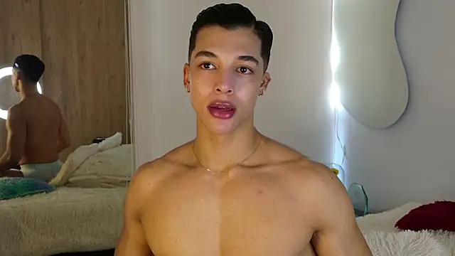 Snapshot of Troye_Williams chatting on 4, 4, 2026 Troye Williams online show from 4, 4, 2026