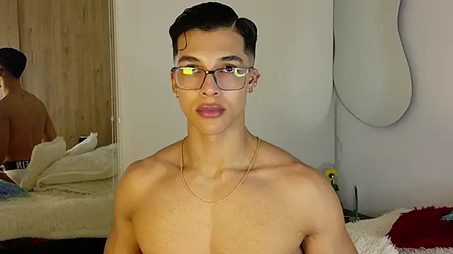 Snapshot of Troye_Williams chatting on 11, 4, 2026 Troye Williams online show from 11, 4, 2026