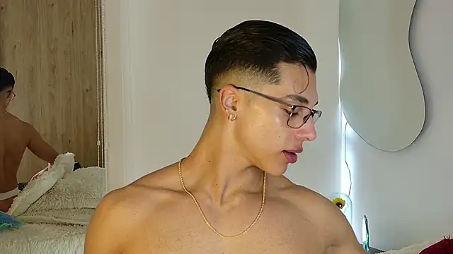 Snapshot of Troye_Williams chatting on 12, 4, 2026 Troye Williams online show from 12, 4, 2026