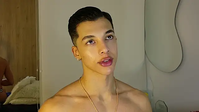 Snapshot of Troye_Williams chatting on 19, 4, 2026 Troye Williams online show from 19, 4, 2026