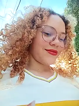 Snapshot of SirenRouge_69 chatting on 6, 10, 2025 SirenRouge 69 online show from 6, 10, 2025