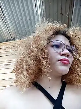 Snapshot of SirenRouge_69 chatting on 8, 10, 2025 SirenRouge 69 online show from 8, 10, 2025