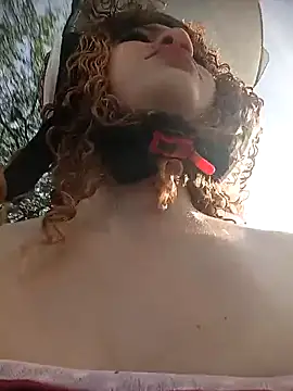 Snapshot of SirenRouge_69 chatting on 15, 10, 2025 SirenRouge 69 online show from 15, 10, 2025