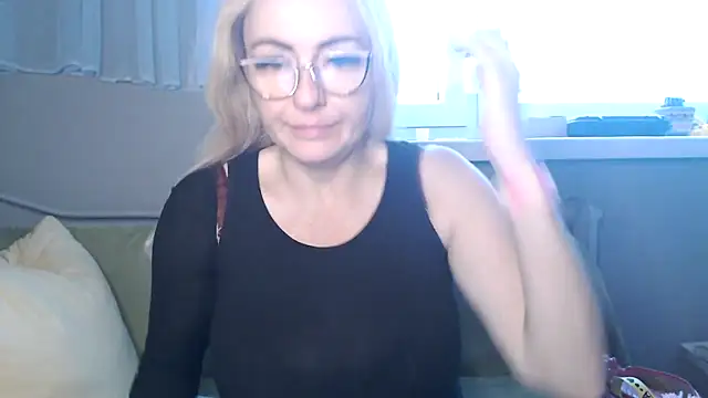 NADINNNE online show from 10, 11, 2025