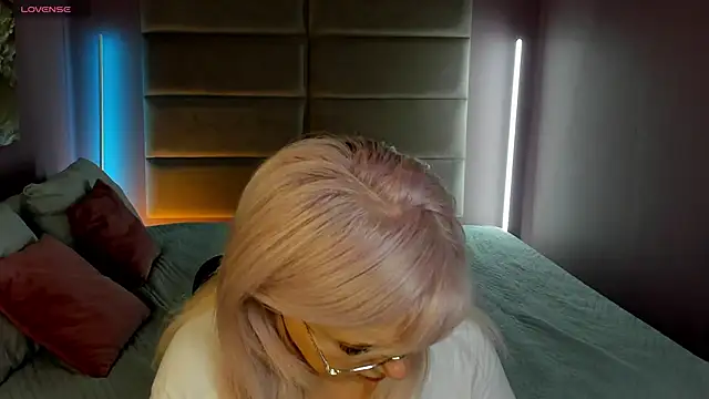 Snapshot of Hella_Fabel chatting on 14, 5, 2026 Hella Fabel online show from 14, 5, 2026