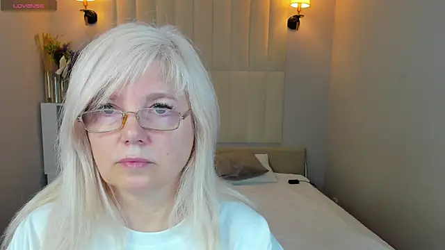 Snapshot of Hella_Fabel chatting on 7, 6, 2026 Hella Fabel online show from 7, 6, 2026