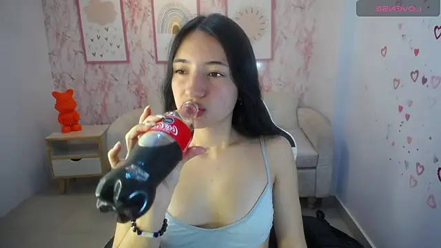 Snapshot of Kylie_ch1 chatting on 11, 10, 2025 Kylie ch1 online show from 11, 10, 2025