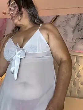 Snapshot of Lucy_Milf_474 chatting on 18, 4, 2026 Lucy Milf 474 online show from 18, 4, 2026