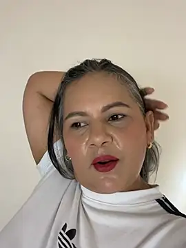 Snapshot of Lucy_Milf_474 chatting on 23, 5, 2026 Lucy Milf 474 online show from 23, 5, 2026