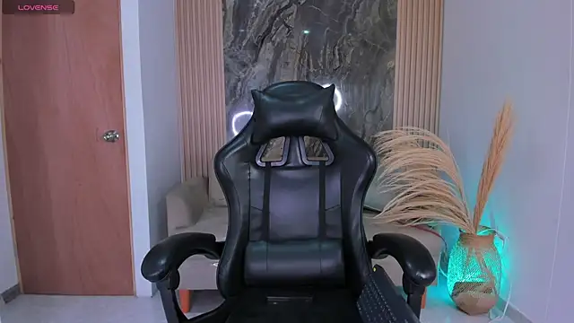 chloegils  online show from 24, 10, 2025