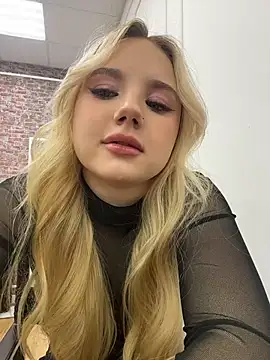 Sky Cutie online show from 20, 12, 2025