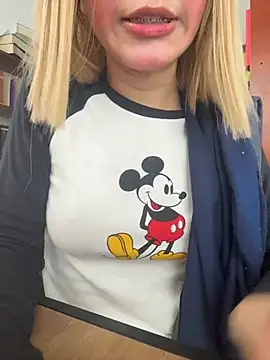 Snapshot of SweetBunnyGF chatting on 4, 3, 2026 SweetBunnyGF online show from 4, 3, 2026