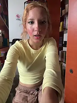 Snapshot of SweetBunnyGF chatting on 3, 4, 2026 SweetBunnyGF online show from 3, 4, 2026