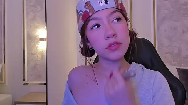 doll eyees  online show from 20, 9, 2025