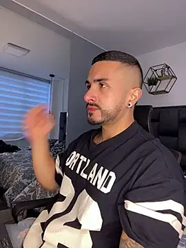 Snapshot of ALEXXX_KING chatting on 4, 10, 2025 ALEXXX KING online show from 4, 10, 2025