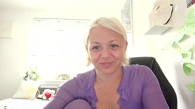 Linsy Kim online show from 17, 9, 2025