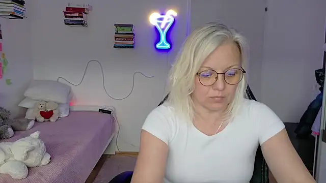 Linsy Kim online show from 16, 4, 2026