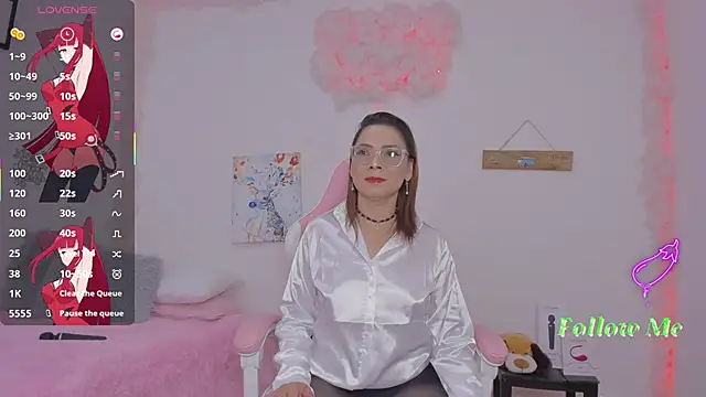 Snapshot of milfAaura chatting on 30, 11, 2025 milfAaura online show from 30, 11, 2025