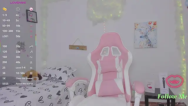 Snapshot of milfAaura chatting on 5, 3, 2026 milfAaura online show from 5, 3, 2026