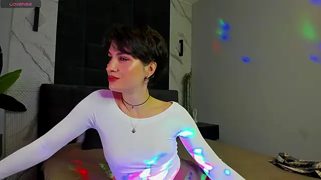 Snapshot of Adeline_Perle chatting on 24, 9, 2025 Adeline Perle online show from 24, 9, 2025