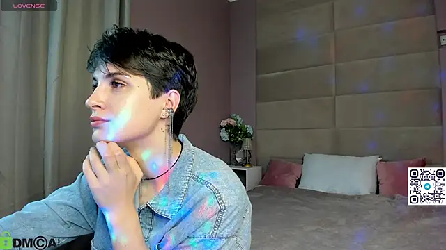Snapshot of Adeline_Perle chatting on 17, 10, 2025 Adeline Perle online show from 17, 10, 2025
