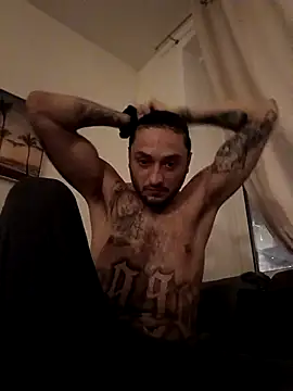 Snapshot of Woodern chatting on 26, 11, 2025 Woodern online show from 26, 11, 2025