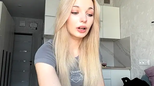 Snapshot of MycuteMolly chatting on 2, 10, 2025 MycuteMolly online show from 2, 10, 2025