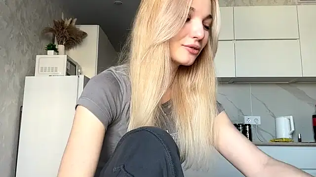 Snapshot of MycuteMolly chatting on 3, 10, 2025 MycuteMolly online show from 3, 10, 2025