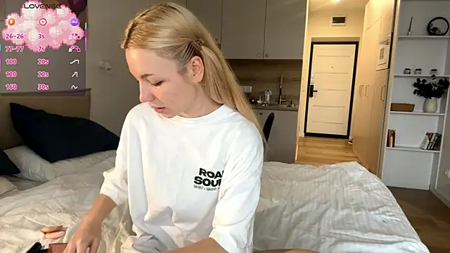 Snapshot of MycuteMolly chatting on 9, 10, 2025 MycuteMolly online show from 9, 10, 2025