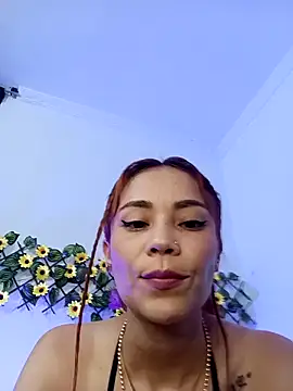 Snapshot of dulcelatin21 chatting on 25, 10, 2025 dulcelatin21 online show from 25, 10, 2025