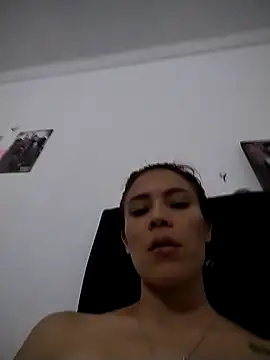 Snapshot of dulcelatin21 chatting on 10, 11, 2025 dulcelatin21 online show from 10, 11, 2025