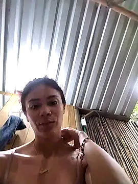 Snapshot of dulcelatin21 chatting on 24, 11, 2025 dulcelatin21 online show from 24, 11, 2025