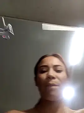 Snapshot of dulcelatin21 chatting on 16, 12, 2025 dulcelatin21 online show from 16, 12, 2025