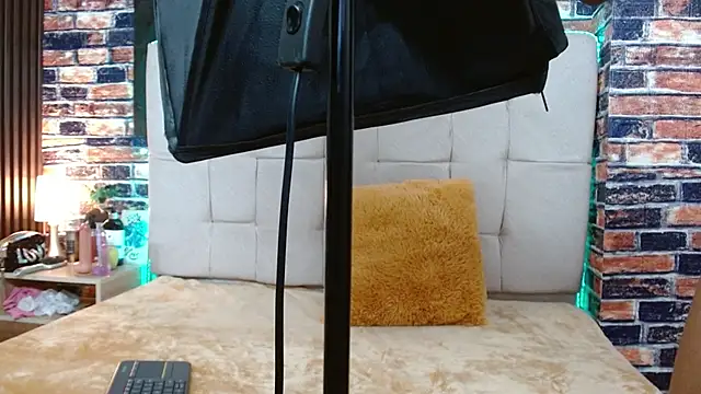 marilunabrown303av online show from 28, 10, 2025