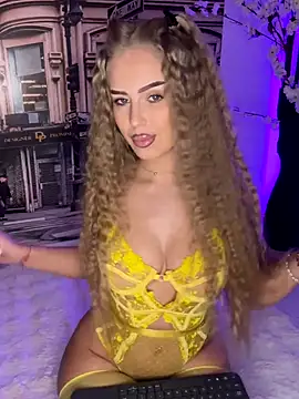 AubrieleRouj1 online show from 8, 1, 2026