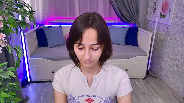 Snapshot of EmilySwonn chatting on 18, 9, 2025 EmilySwonn online show from 18, 9, 2025